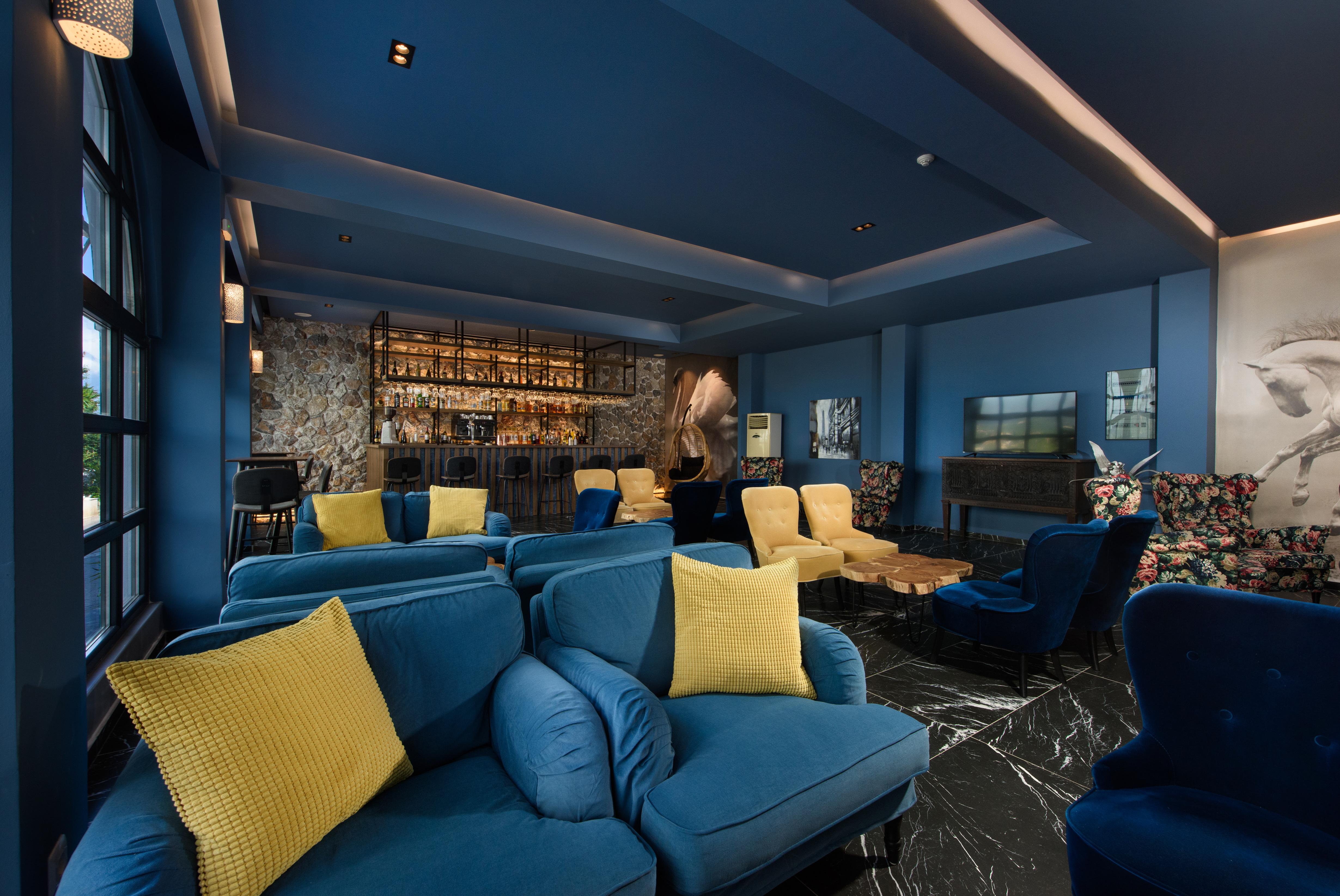 The Royal Grand Hotel كانوني المظهر الخارجي الصورة