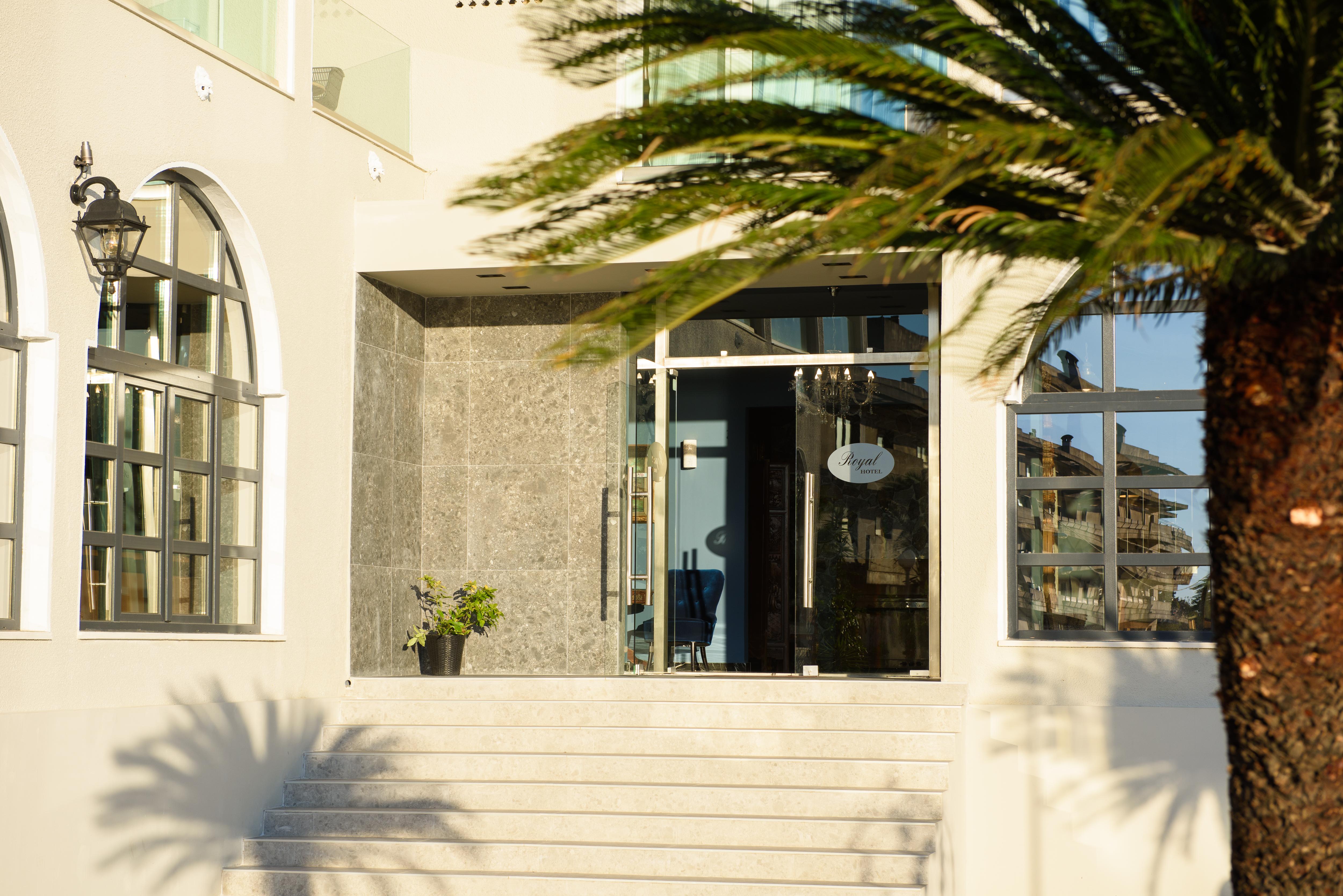 The Royal Grand Hotel كانوني المظهر الخارجي الصورة