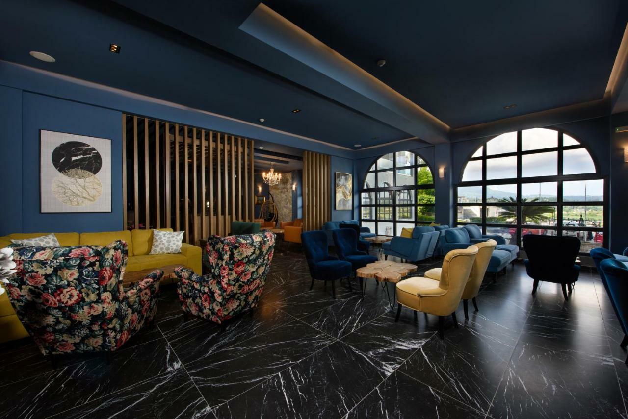The Royal Grand Hotel كانوني المظهر الخارجي الصورة